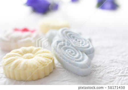 Japanese confectionery fallen goose 58171430