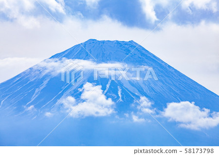 在山梨縣本栖湖的富士山 在山梨縣本栖湖的富士山 58173798