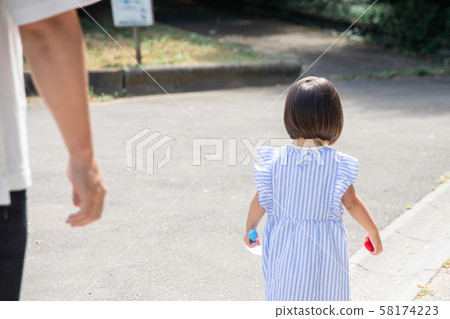 孩子們走路 孩子們走路 58174223