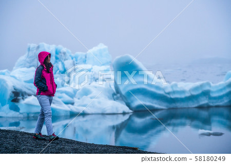 Travel in Jokulsarlon glacial lagoon in Iceland. 58180249