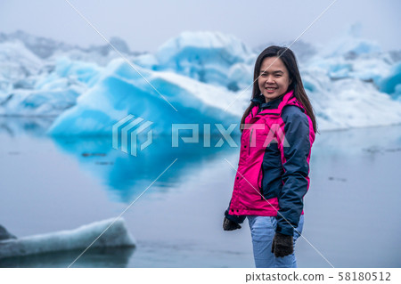 Travel in Jokulsarlon glacial lagoon in Iceland. 58180512