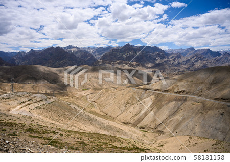 Beautiful mountain view of Srinagar - Leh road  58181158