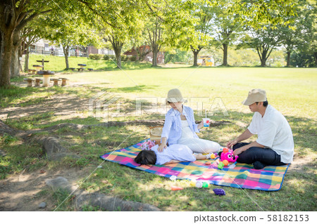Picnic family 58182153