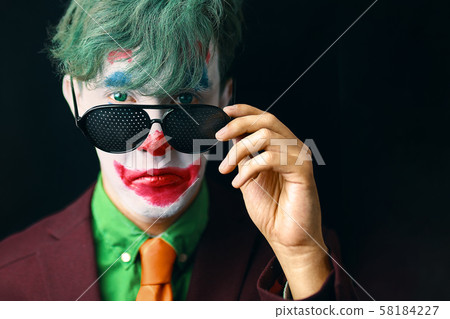 Man in clown makeup 58184227