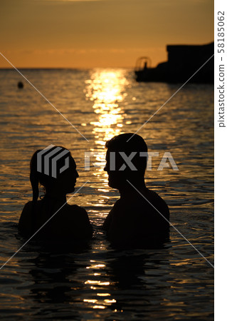 silhouettes in love romantic couple lovers silhouettes in love romantic couple lovers 58185062
