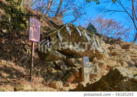 伊勢原大山神奈川縣立公園大山口步道15丁目路標和天狗海苔 伊勢原大山神奈川縣立公園大山口步道15丁目路標和天狗海苔 58185205