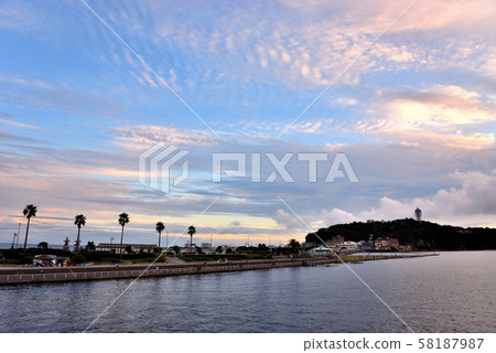 Katase Enoshima dyed in the setting sun 58187987