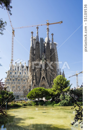 Sakurada Familia Barcelona 58189536