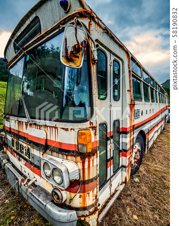 Scrapped car image 58190832