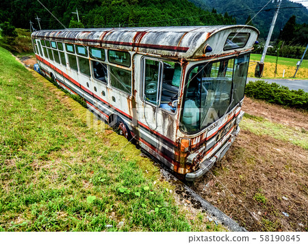 Scrapped car image Scrapped car image 58190845