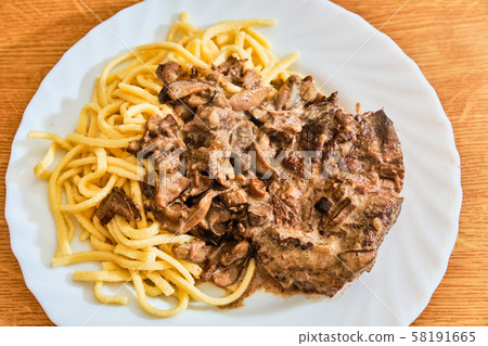 Beef with mushroom sauce  58191665