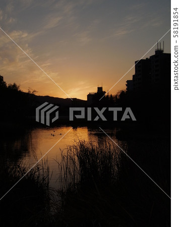 Noma Oike (dusk) Noma Oike (dusk) 58191854