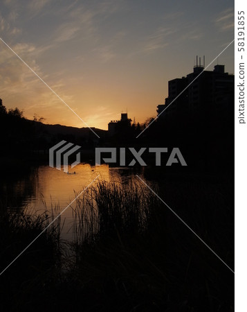 Noma Oike (dusk) Noma Oike (dusk) 58191855