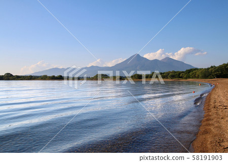 豬苗代湖和萬代山（福島縣豬苗代市） 58191903