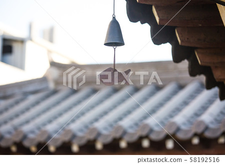 Korean traditional roof with a small bell hanging at the end of the eaves (landscape) 58192516