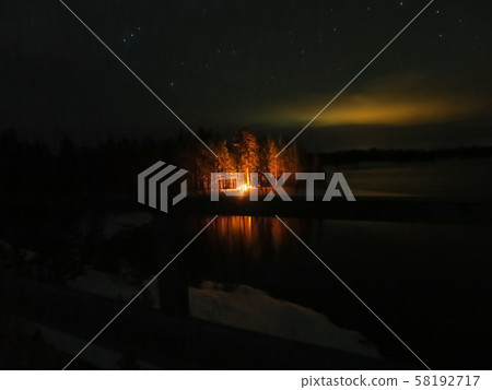 芬蘭_冬季篝火晚會 芬蘭_冬季篝火晚會 58192717
