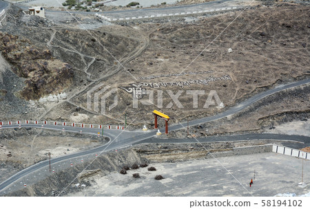 Mountain road in Ladakh, North of India Mountain road in Ladakh, North of India 58194102