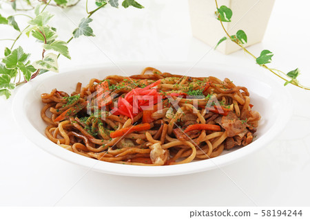 Yakisoba looks delicious 58194244