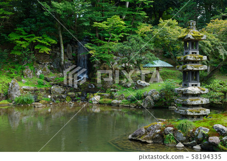 Kenrokuen Tsugaike Taki Waterfall and Sea Stone Tower 58194335