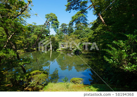 Kenrokuen Kamoike 58194368