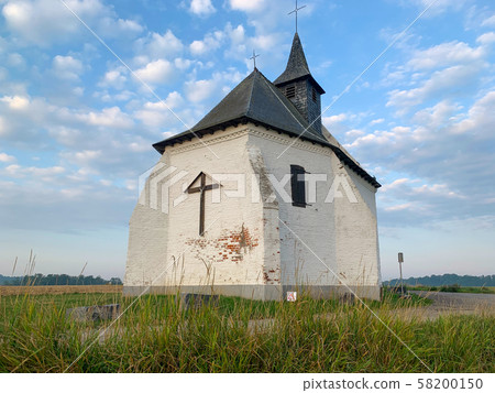 Small chapel of Try-au-Chene before sunset 58200150
