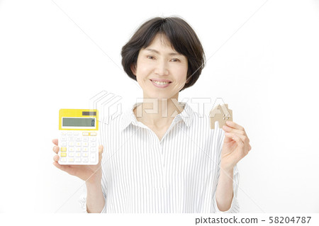 女性中年生活費用圖像 58204787