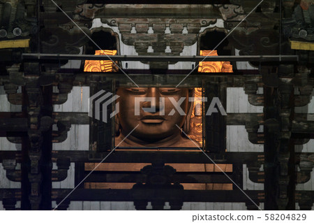 奈良東大寺窗口開窗時大佛的臉 58204829