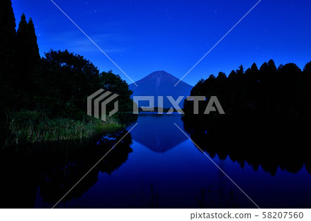 Mount Fuji from Lake Tanuki Before Sunrise Mount Fuji from Lake Tanuki Before Sunrise 58207560