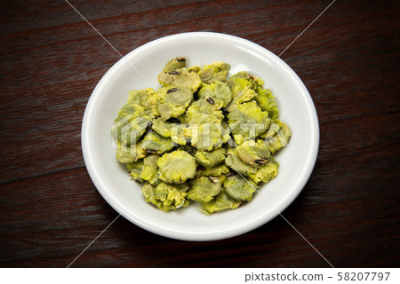Peas 58207797