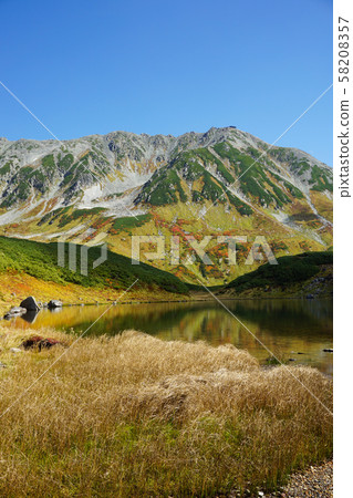 Tateyama Mountain Range and Midorigaike (Tateyama Town, Toyama Prefecture) Tateyama Mountain Range and Midorigaike (Tateyama Town, Toyama Prefecture) 58208357