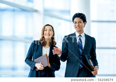 Business image Male employee Female employee 58208674