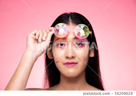 Fashion Model Woman wear Kaleidoscope Glasses 58209028