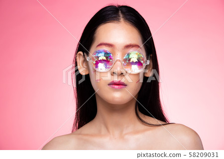 Fashion Model Woman wear Kaleidoscope Glasses 58209031