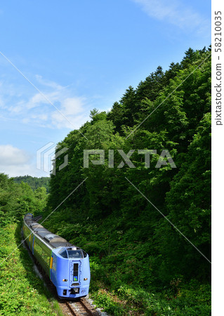 在大豆干線上運行的特快列車 58210035