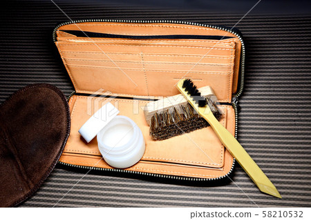 Leather wallet and care tools 58210532