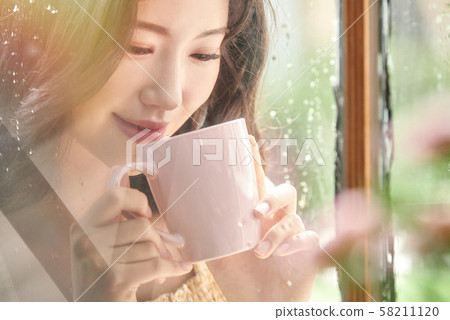 Female Lifestyle 58211120