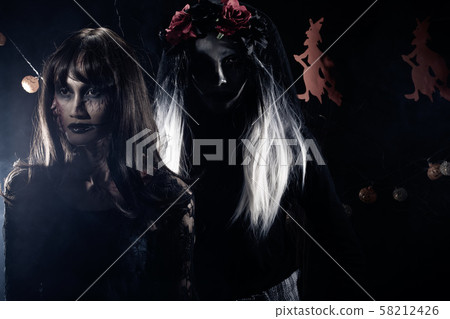 Devil White face clown, Zombie girl black hair Devil White face clown, Zombie girl black hair 58212426