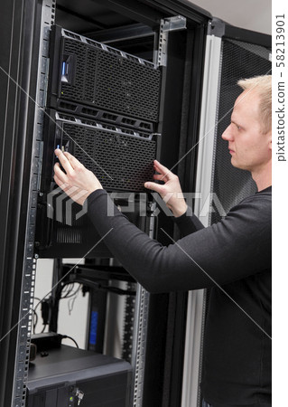 It consultant installing server in datacenter 58213901