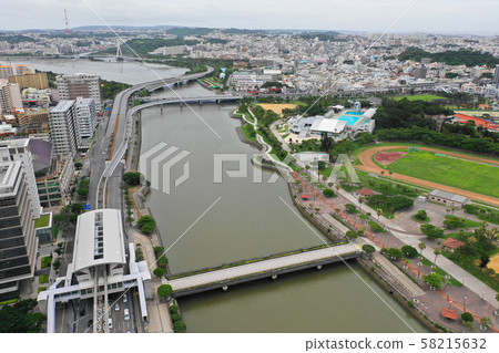 那霸市淀川站附近的天空 58215632
