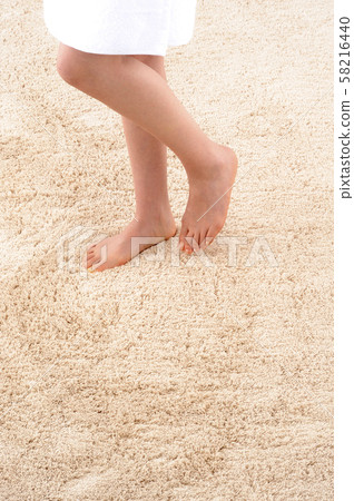 赤腳女 赤腳女 58216440