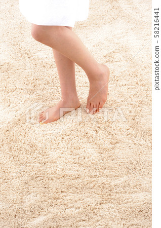 赤腳女材質 58216441