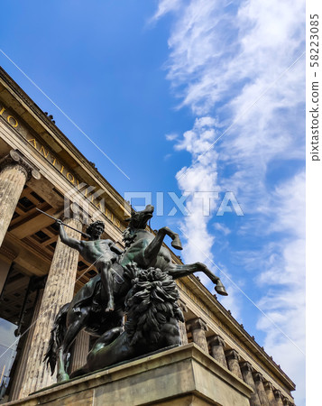 Old National Gallery. View from the street. 58223085