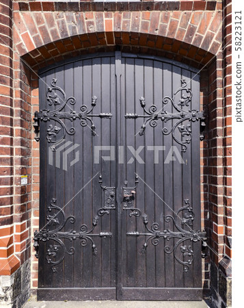 Old beautiful door. Brick building. Steel door. 58223121