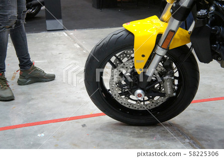 Selective focused of motorcycle front wheel disk brakes and its system. Its provide more grip to the tires and enable the riders to stop during an emergency.  58225306
