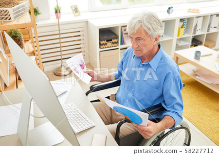 Senior businessman working at office 58227712