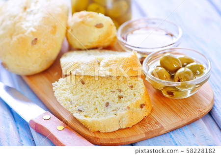 bread with olive 58228182