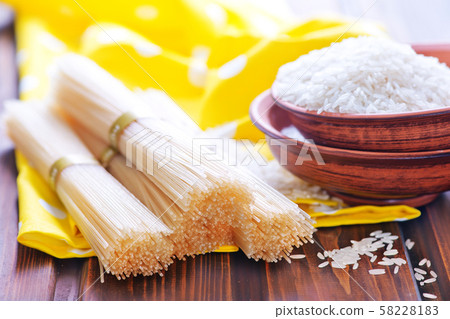 rice noodles 58228183