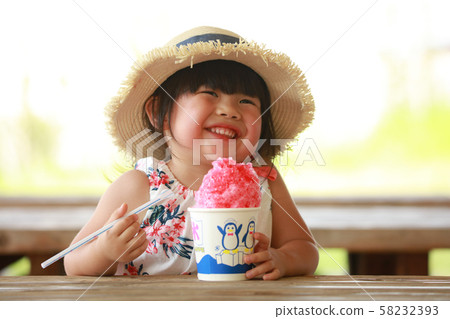 Girls eating shaved ice Girls eating shaved ice 58232393