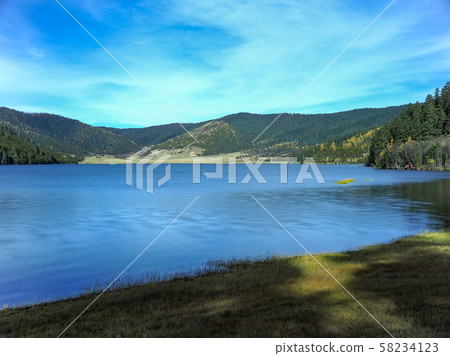 中國,中國,中國/ Shudu湖,Potatso,雲南,中國 中國,中國,中國/ Shudu湖,Potatso,雲南,中國 58234123