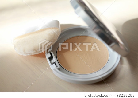 Powder foundation in a compact case 58235293